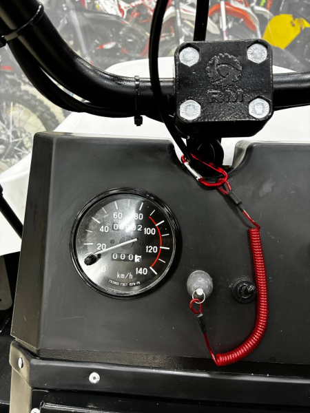 photo_5341465533016116921_y